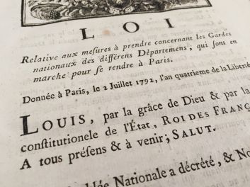 Louis XVI (Ludwig XVI.), konstitutionelle Monarchie, Französische Revolution, Loi relative aux mesures à prendre concernant les Gardes nationaux des différens Départemens, qui sont en marche pour se rendre à Paris, 1792