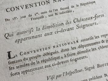 Französische Revolution (Révolution Française), nach Ludwig XVI., König der Franzosen (après Louis XVI, Roi des François), Dekret des Nationalkonvents, das das Schleifen von Burgen und Festungen ehemaliger Herren autorisiert (Décret de la Convention Nationale qui autorise la démolition des Châteaux-forts appartenant aux ci-devant Seigneurs), 1793