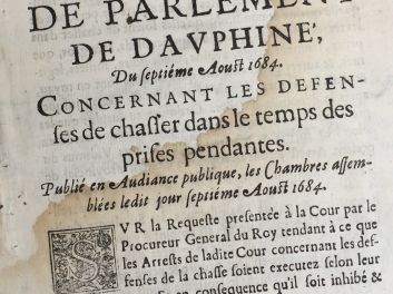 Ludwig XIV., König von Frankreich und Navarra (Louis XIV, Roi de France et de Navarre), Beschluss des Parlements der Dauphiné, der das Jagen auf bereits besäten Feldern und Äckern untersagt (Arrêt de la cour de Parlement de Dauphiné, concernant les défenses de chasser dans les temps des prises pendantes), 1684